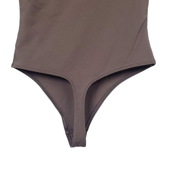 Babaton Thong Bodysuit S Brown Stretch Knit Cap Sleeve Padded Shoulder Fitted - Picture 4 of 7